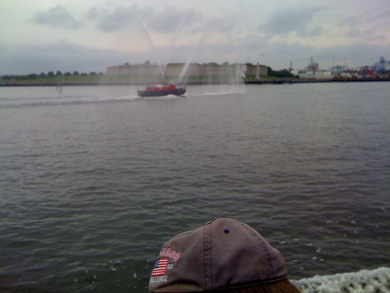 /images/pfpphotos/uploads/JA0027/JA0027.Gall.Boston Fireboat in front of Castle Island fort.jpg